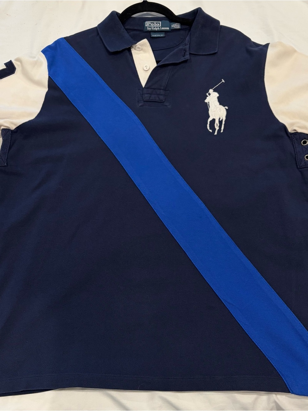 Polo shirt - Men's accessory categorization